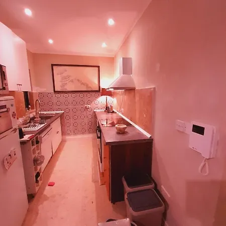 Apartment Lovely Two Bedroom Seconds From The Sea!